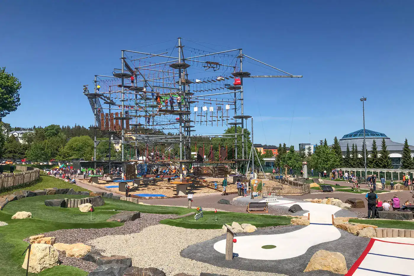 Golfkletterpark Oberhof. Tipp für Gruppenreisen im Thüringer Wald